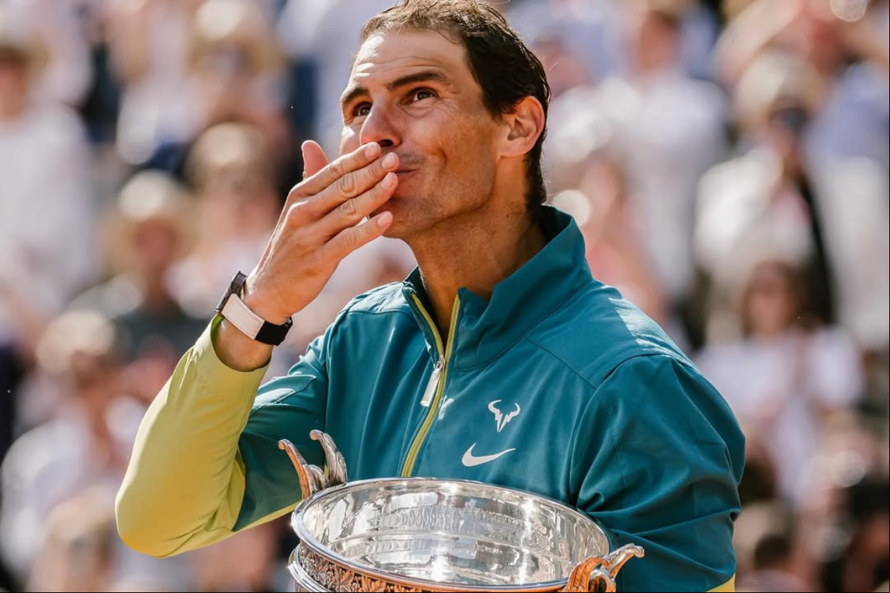Rafael Nadal em uma de suas 14 conquistas em Roland Garros