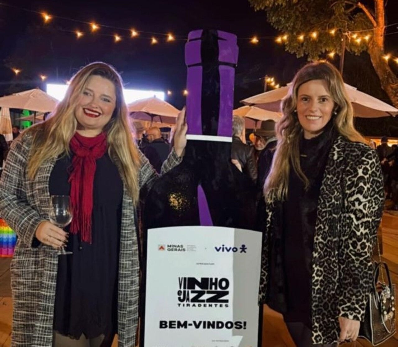 No festival de Vinhos em Tiradentes, a médica psiquiatra Andréia Soares e a não menos médica, a linda Maitê Leite 

