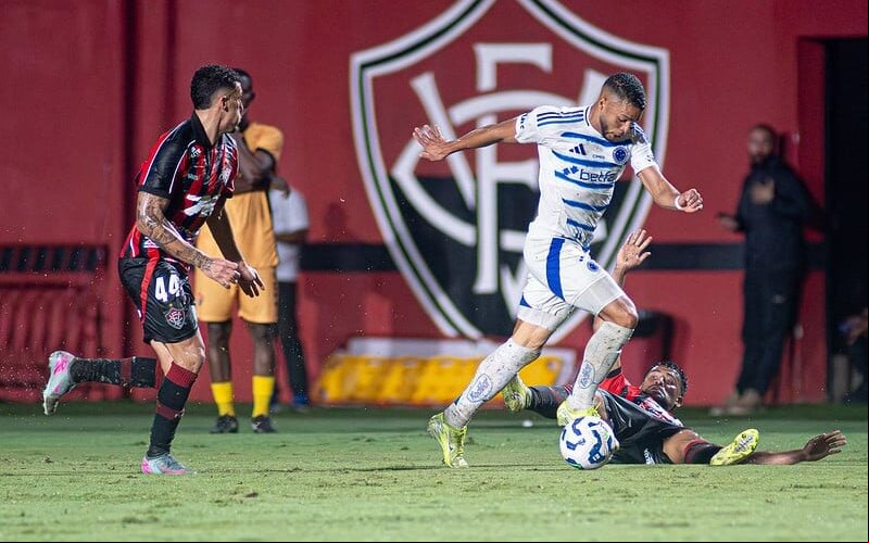 Cruzeiro, do atacante Wanderson, não sai do 0 a 0 com o Vitória, no Barradão (Foto: Celo Gil/Cruzeiro)