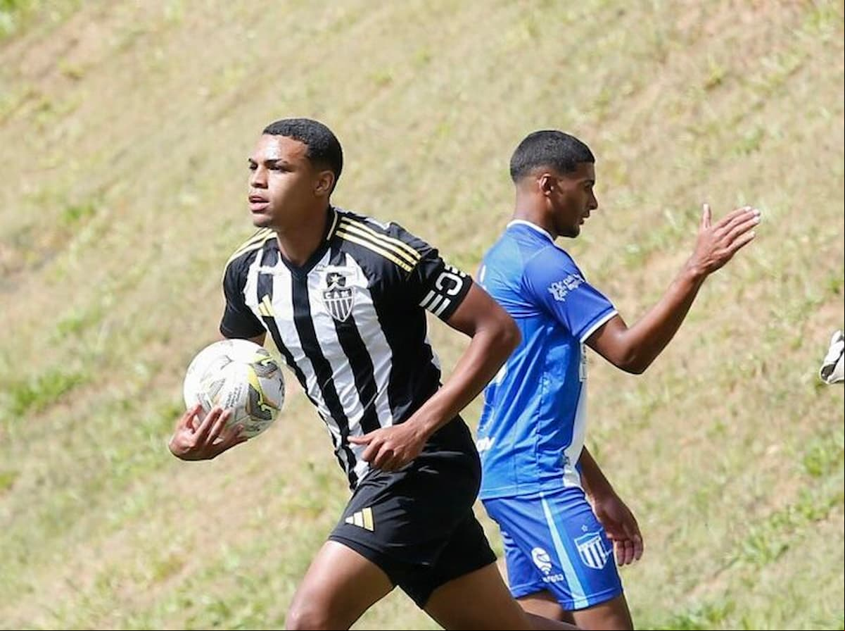 Cauã Soares marcou os dois gols da vitória do time Sub-17 do Galo neste sábado (14)
