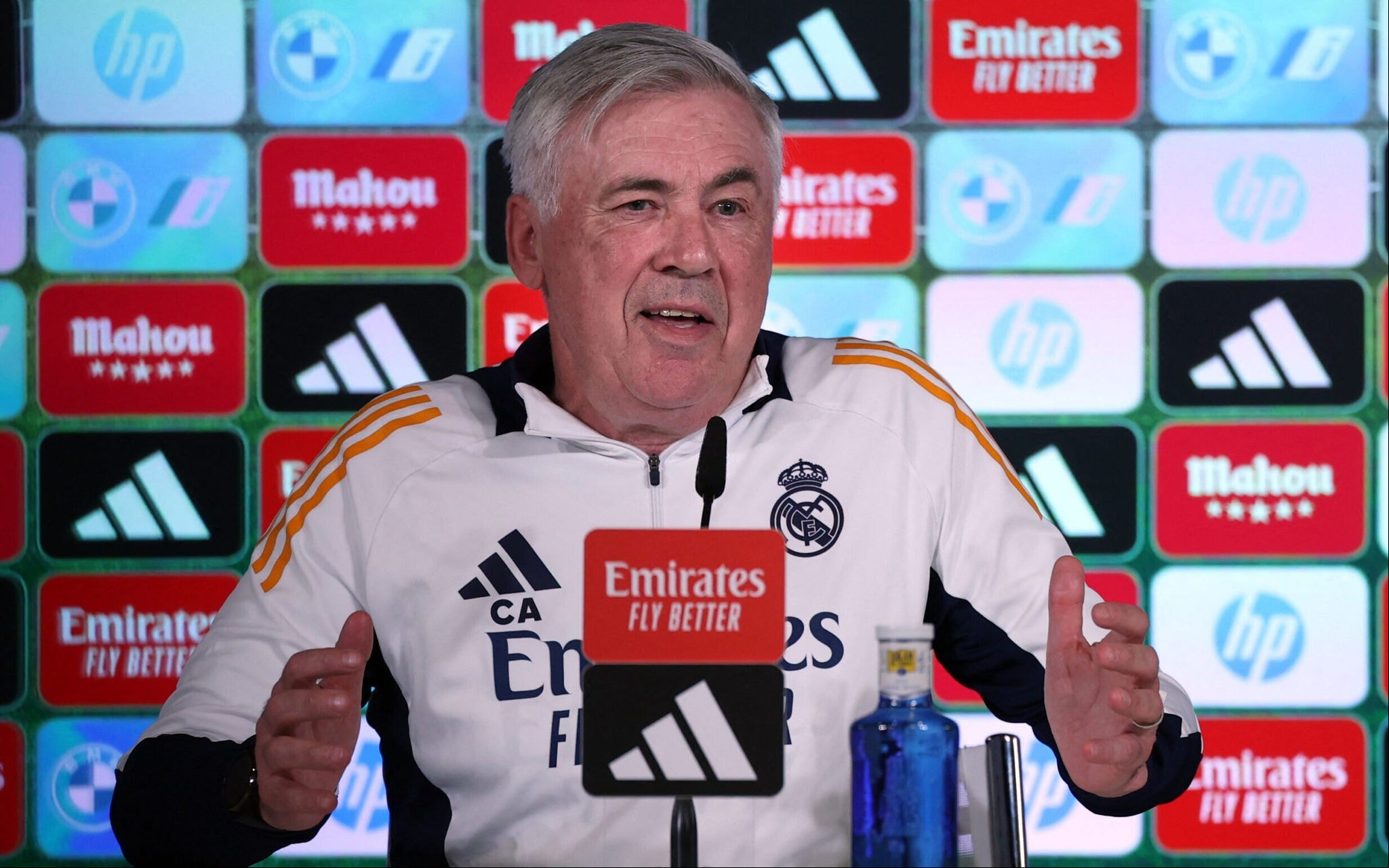 Carlo Ancelotti em coletiva pelo Real Madrid (Foto: Thomas Coex/ AFP)